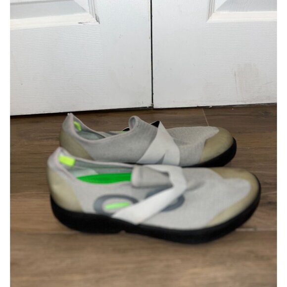OOFOS Womens Casual Slip-On Sneakers Size 11 Gray Mesh With White Strap - Picture 2 of 8